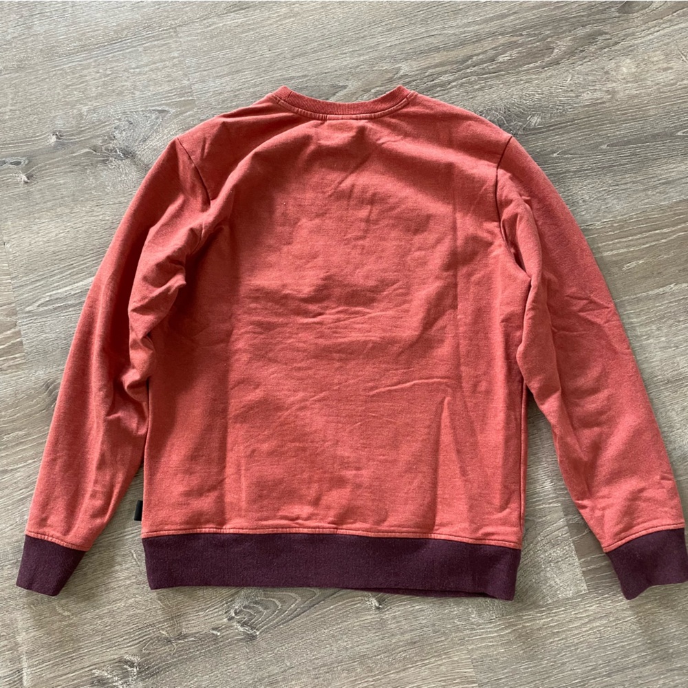 Red Flying Fish Midweight Crew Sweatshirt, Size Small - Picture 2 of 6